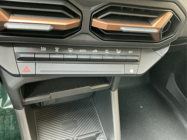 Dacia / Duster / Braun / Extreme / Terracota Brown CNZ / , Beispielbilder, ggf. teilweise mit Sonderausstattung