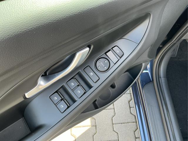 Hyundai / i30 / Blau / Go / Salley blue / , Beispielbilder, ggf. teilweise mit Sonderausstattung