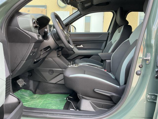 Dacia / Duster / Gr&uuml;n / Extreme / Dusty Khaki / , Beispielbilder, ggf. teilweise mit Sonderausstattung
