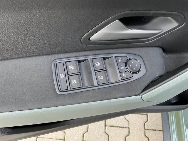Dacia / Duster / Gr&uuml;n / Extreme / Dusty Khaki / , Beispielbilder, ggf. teilweise mit Sonderausstattung