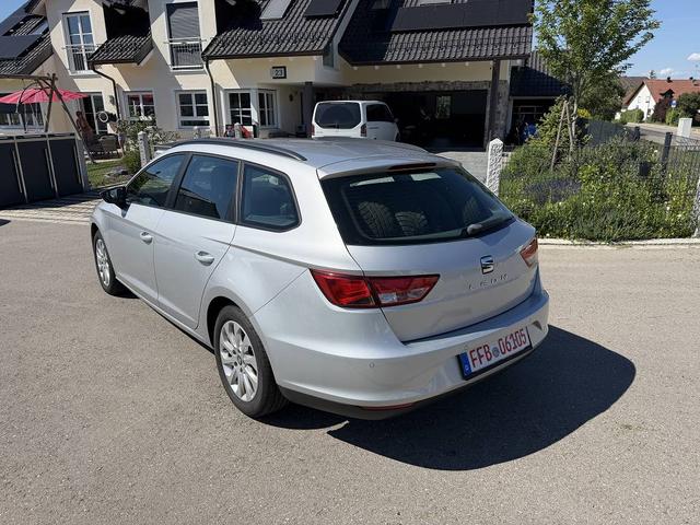 Seat Leon Sportstourer 1.6 TDI *Scheckheft* STYLE 