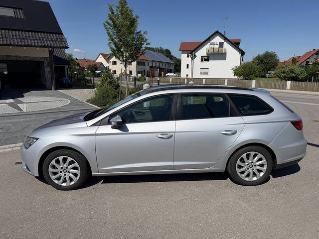 Seat Leon Sportstourer 1.6 TDI *Scheckheft* STYLE 