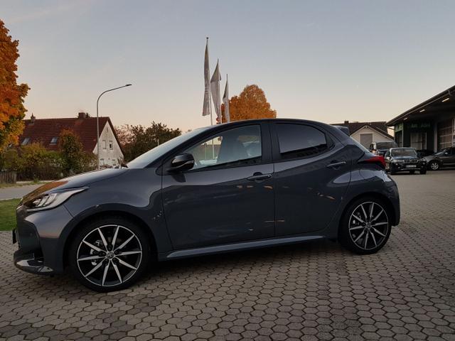 Toyota / Yaris / Grau / GR / / 