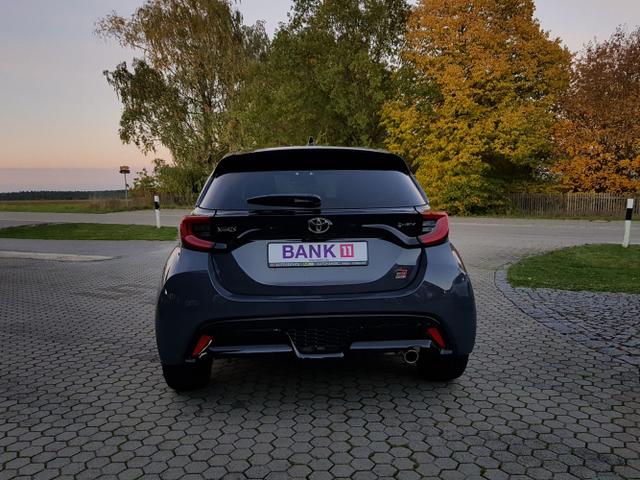 Toyota / Yaris / Grau / GR / / 