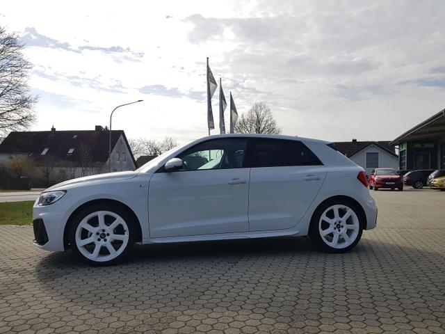 Audi / A1 Sportback / / / / 