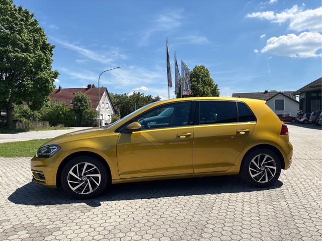 Volkswagen / Golf / Gelb / / / Golf VII 1.0 TSI BMT Sound 5-t&uuml;rig + KLIMAAUTOMATIK 2-ZONEN + TEMPOMAT ACC + NAVIGATION + LED / KURVENLICHT + WINTERPAKET + ALU GLANZGEDREHT + MULTILENKRAD