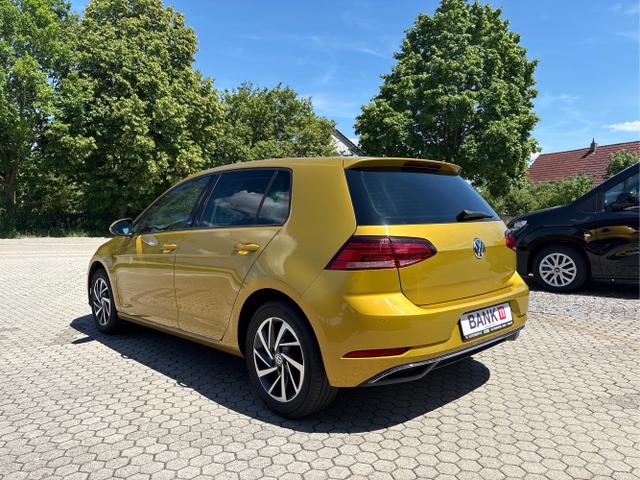 Volkswagen / Golf / Gelb / / / Golf VII 1.0 TSI BMT Sound 5-t&uuml;rig + KLIMAAUTOMATIK 2-ZONEN + TEMPOMAT ACC + NAVIGATION + LED / KURVENLICHT + WINTERPAKET + ALU GLANZGEDREHT + MULTILENKRAD