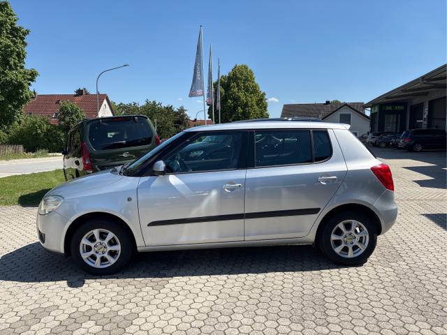 Skoda / Fabia / Silber / / / Fabia II 1.2 Ambiente LIMOUSINE 5-T&Uuml;RIG-KLIMA-ALU-ZV-NSW-ELEKTR.FENSTERHEBER-SOMMERREIFEN NEUWERTIG !