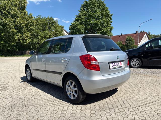 Skoda / Fabia / Silber / / / Fabia II 1.2 Ambiente LIMOUSINE 5-T&Uuml;RIG-KLIMA-ALU-ZV-NSW-ELEKTR.FENSTERHEBER-SOMMERREIFEN NEUWERTIG !