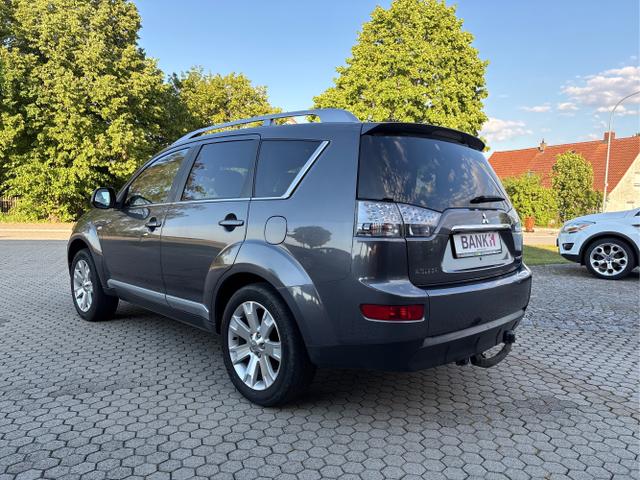 Mitsubishi / Outlander / Grau / / / Outlander 2.2 DI-D Instyle ALLRAD 7-SITZER ! ANH&Auml;NGERKUPPLUNG + KLIMAAUTOMATIK + TEMPOMAT + SITZHEIZUNG + SCHIEBEDACH GLAS + ALUFELGENG 18 + MULTILENKRAD + XENON SCHEINWERFER 