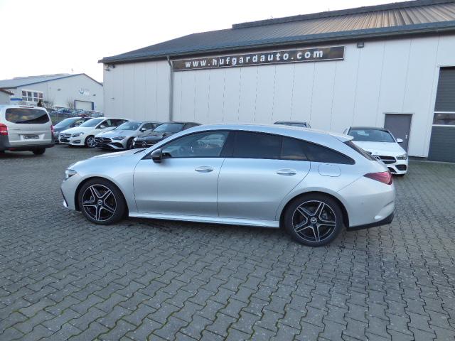 Mercedes-Benz CLA Shooting Brake 180 SB AMG Line Premium Anhängerkupplung Night Paket 360 Grad Kamera Verkehrszeichen Assist Winter Ambiente LED Keyless Go Totwinkel 