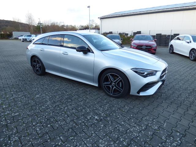 Mercedes-Benz CLA Shooting Brake 180 SB AMG Line Premium Anhängerkupplung Night Paket 360 Grad Kamera Verkehrszeichen Assist Winter Ambiente LED Keyless Go Totwinkel 