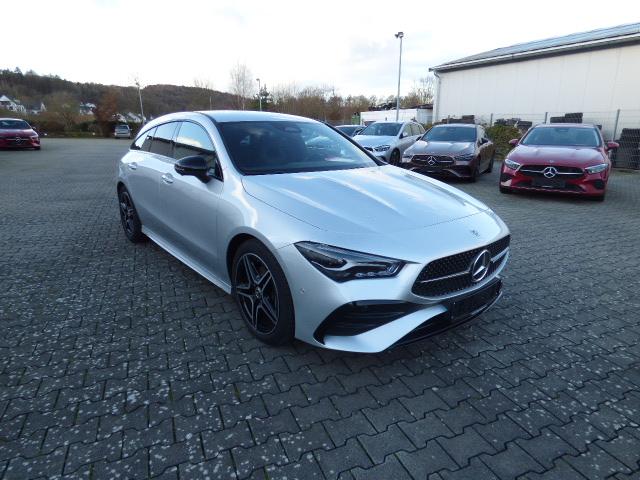 Mercedes-Benz CLA Shooting Brake 180 SB AMG Line Premium Anhängerkupplung Night Paket 360 Grad Kamera Verkehrszeichen Assist Winter Ambiente LED Keyless Go Totwinkel 