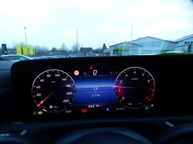 Mercedes-Benz CLA Shooting Brake 200 SB AMG Line Premium Panorama Schiebedach Anhängerkupplung Night Paket Winterpaket Verkehrszeichen Assist 