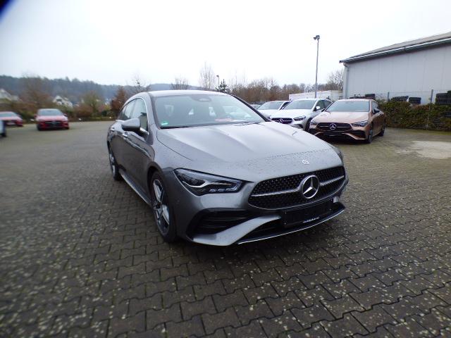 Mercedes-Benz CLA Shooting Brake 200 SB AMG Line Premium Memory AHK Adaptives Fahrwerk Verkehrszeichen Assist Winterpaket Totwinkel Kamera 