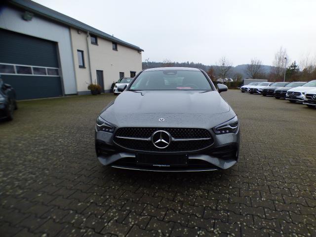 Mercedes-Benz CLA Shooting Brake 200 SB AMG Line Premium Memory AHK Adaptives Fahrwerk Verkehrszeichen Assist Winterpaket Totwinkel Kamera 