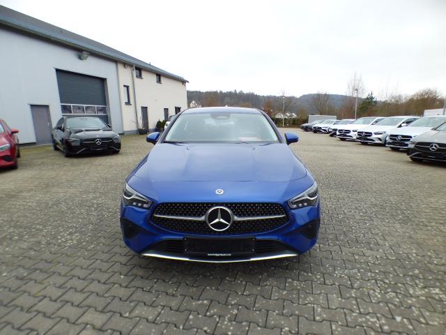 Mercedes-Benz CLA Shooting Brake 180 SB Progressive Line Advanced Volldigitales Display Smartphone Integration Winter Paket LED Kamera Model 2024 