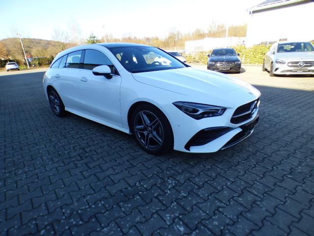 Mercedes-Benz CLA Shooting Brake 180 SB AMG Line Premium Panorama Schiebedach Anhängerkupplung Memory Winter Paket Ambiente Beleuchtung LED Keyless Go Modeljahr 2024 