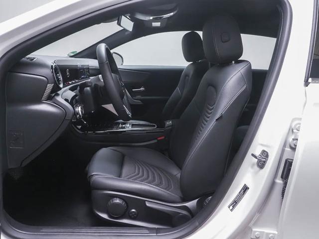 Mercedes-Benz A-Klasse A 180 Progressive Line Advanced Panoramaschiebedach Multibeam LED Verkehrszeichen Assist Winter Paket Kamera 