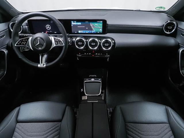 Mercedes-Benz A-Klasse A 180 Progressive Line Advanced Panoramaschiebedach Multibeam LED Verkehrszeichen Assist Winter Paket Kamera 