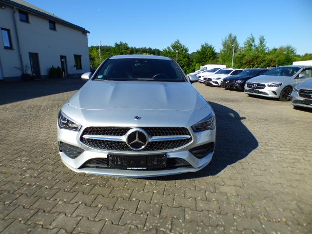 Mercedes-Benz CLA Shooting Brake 220 d SB Edition AMG Line Fahrassistenz Standheizung Kamera Keyless Go Ambientebeleuchtung Soundsystem LED High Performance 