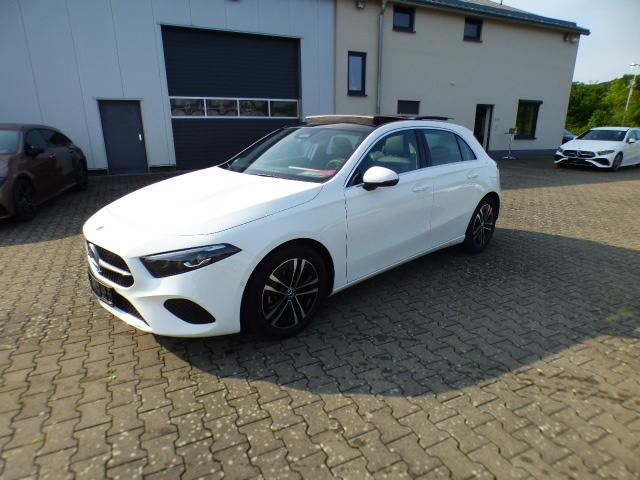 Mercedes-Benz A-Klasse A 180 Progressive Line Advanced Panoramaschiebedach Multibeam LED Verkehrszeichen Assist Winter Paket Kamera 