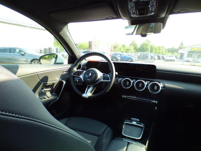 Mercedes-Benz A-Klasse A 180 Progressive Line Advanced Panoramaschiebedach Multibeam LED Verkehrszeichen Assist Winter Paket Kamera 