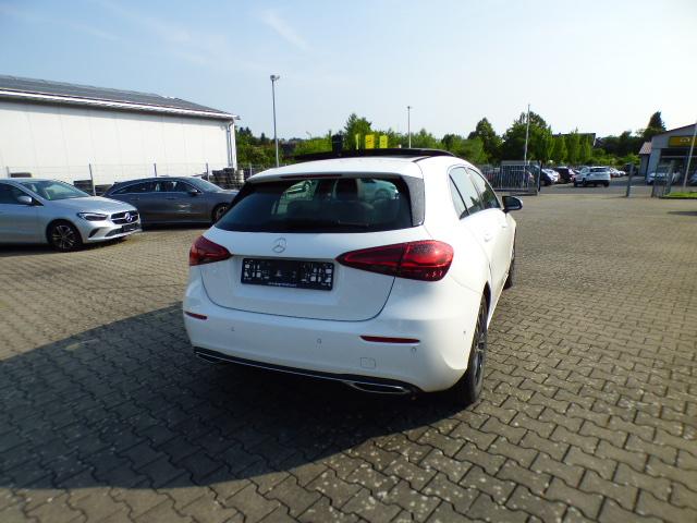 Mercedes-Benz A-Klasse A 180 Progressive Line Advanced Panoramaschiebedach Multibeam LED Verkehrszeichen Assist Winter Paket Kamera 