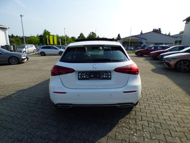 Mercedes-Benz A-Klasse A 180 Progressive Line Advanced Panoramaschiebedach Multibeam LED Verkehrszeichen Assist Winter Paket Kamera 