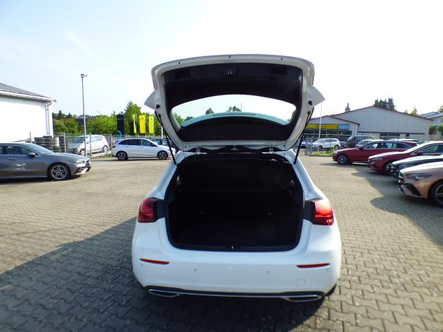Mercedes-Benz A-Klasse A 180 Progressive Line Advanced Panoramaschiebedach Multibeam LED Verkehrszeichen Assist Winter Paket Kamera 
