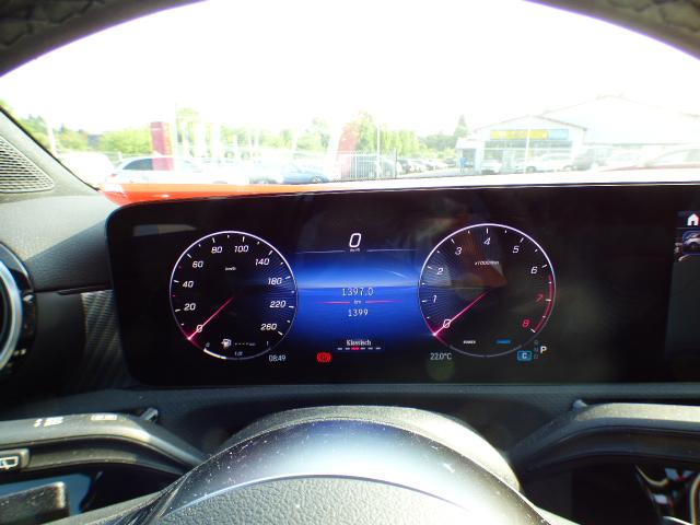 Mercedes-Benz A-Klasse A 180 Progressive Line Advanced Panoramaschiebedach Multibeam LED Verkehrszeichen Assist Winter Paket Kamera 