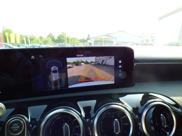 Mercedes-Benz A-Klasse A 180 Progressive Line Advanced Panoramaschiebedach Multibeam LED Verkehrszeichen Assist Winter Paket Kamera 