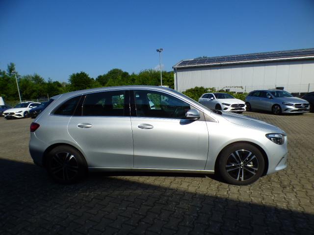 Mercedes-Benz B-Klasse B 180 Progressive Line Advanced Automatik Verkehrszeichen Assist Kamera EASY Pack LED High Performance MBUX 