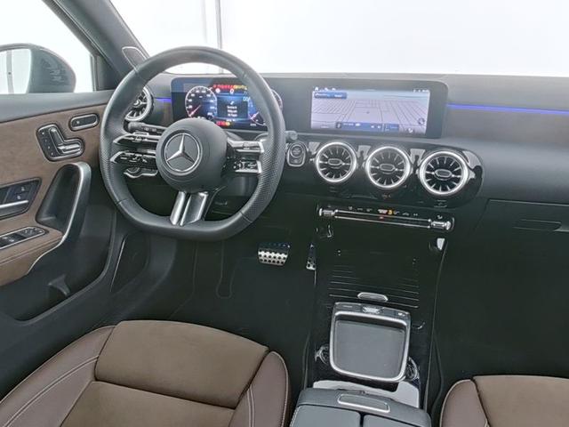 Mercedes-Benz A-Klasse A 220 d AMG Line Advanced Plus Fahrassistenz Burmester Soundpaket Anhängerkupplung Night Paket Memory Multibeam LED Verkehrszeichen Assist Ambiente Modelljahr 2025 