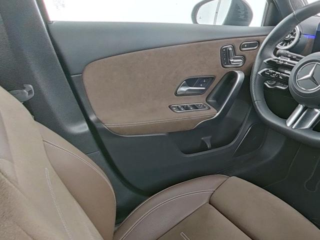 Mercedes-Benz A-Klasse A 220 d AMG Line Advanced Plus Fahrassistenz Burmester Soundpaket Anhängerkupplung Night Paket Memory Multibeam LED Verkehrszeichen Assist Ambiente Modelljahr 2025 