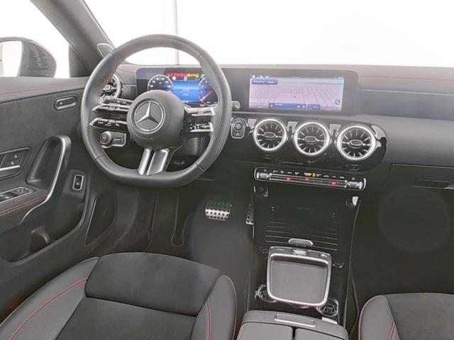 Mercedes-Benz CLA Shooting Brake 200 SB AMG Line Premium Anhängerkupplung 19 Zoll Burmester Sound Night Paket Winter LED High Performance Ambiente Kamera 