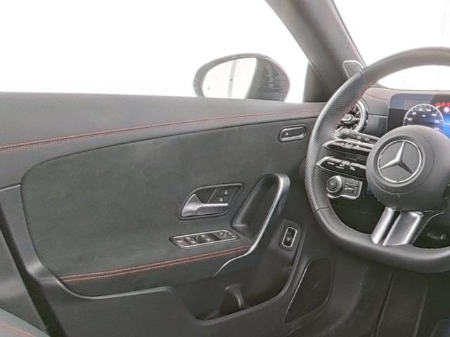 Mercedes-Benz CLA Shooting Brake 200 SB AMG Line Premium Anhängerkupplung 19 Zoll Burmester Sound Night Paket Winter LED High Performance Ambiente Kamera 