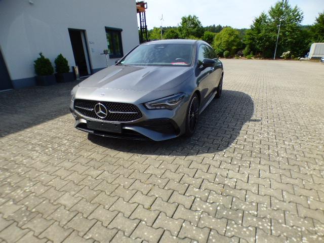 Mercedes-Benz CLA Shooting Brake - 200 SB AMG Line Premium Anhängerkupplung 19 Zoll Burmester Sound Night Paket Winter LED High Performance Ambiente Kamera