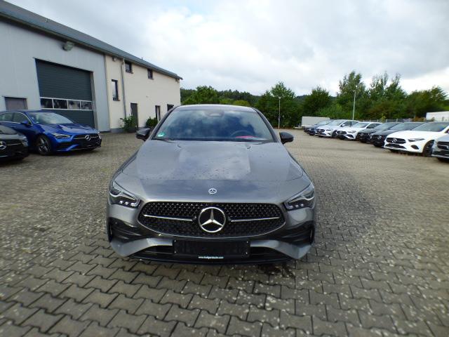 Mercedes-Benz CLA Shooting Brake 200 SB AMG Line Premium Anhängerkupplung 19 Zoll Burmester Sound Night Paket Winter LED High Performance Ambiente Kamera 