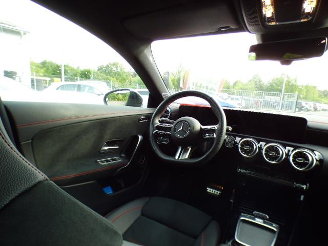 Mercedes-Benz CLA Shooting Brake 200 SB AMG Line Premium Anhängerkupplung 19 Zoll Burmester Sound Night Paket Winter LED High Performance Ambiente Kamera 