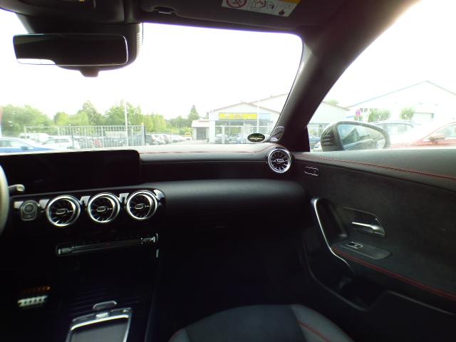 Mercedes-Benz CLA Shooting Brake 200 SB AMG Line Premium Anhängerkupplung 19 Zoll Burmester Sound Night Paket Winter LED High Performance Ambiente Kamera 