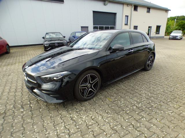 Mercedes-Benz A-Klasse A 220 d AMG Line Advanced Plus Fahrassistenz Burmester Soundpaket Anhängerkupplung Night Paket Memory Multibeam LED Verkehrszeichen Assist Ambiente Modelljahr 2025 