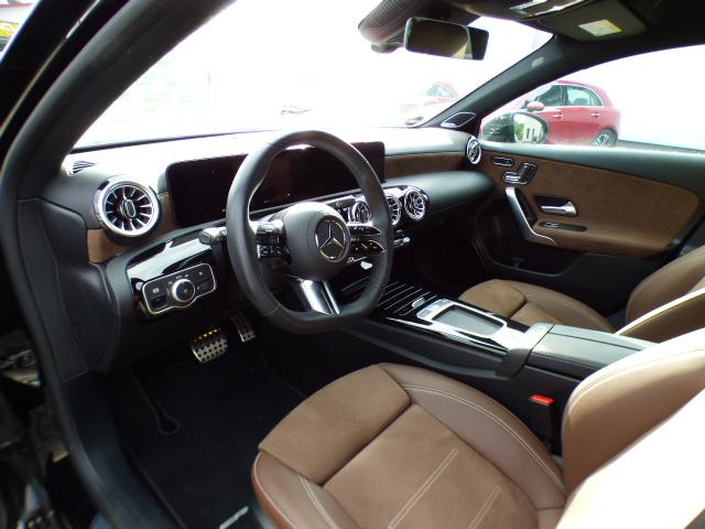 Mercedes-Benz A-Klasse A 220 d AMG Line Advanced Plus Fahrassistenz Burmester Soundpaket Anhängerkupplung Night Paket Memory Multibeam LED Verkehrszeichen Assist Ambiente Modelljahr 2025 