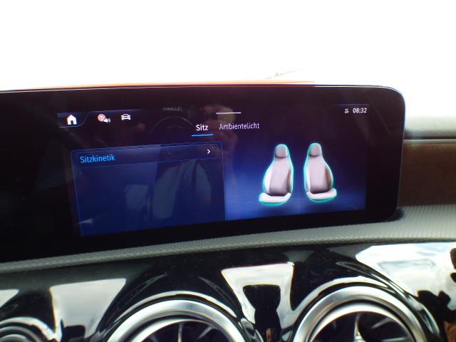 Mercedes-Benz A-Klasse A 220 d AMG Line Advanced Plus Fahrassistenz Burmester Soundpaket Anhängerkupplung Night Paket Memory Multibeam LED Verkehrszeichen Assist Ambiente Modelljahr 2025 
