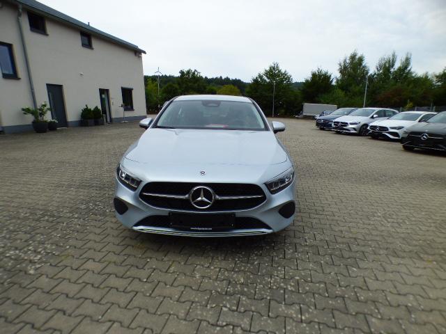 Mercedes-Benz A-Klasse A 200 Progressive Line Advanced Plus Anhängerkupplung Memory Verkehrszeichen Assist Winter Paket Ambientebeleuchtung LED 