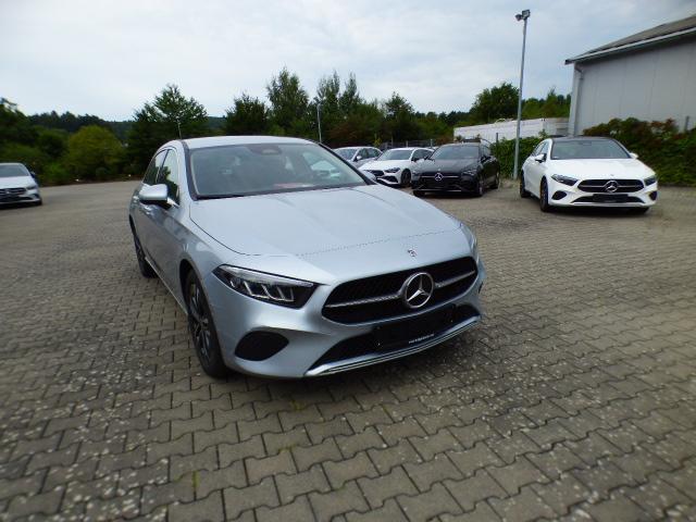 Mercedes-Benz A-Klasse A 200 Progressive Line Advanced Plus Anhängerkupplung Memory Verkehrszeichen Assist Winter Paket Ambientebeleuchtung LED 