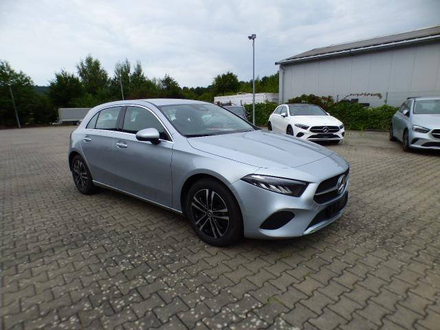 Mercedes-Benz A-Klasse A 200 Progressive Line Advanced Plus Anhängerkupplung Memory Verkehrszeichen Assist Winter Paket Ambientebeleuchtung LED 