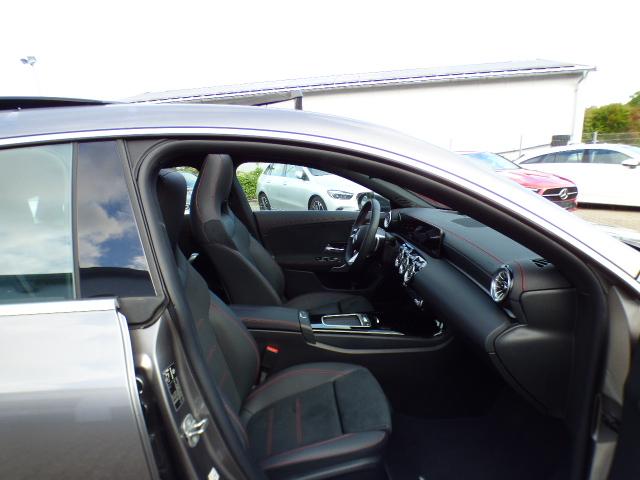 Mercedes-Benz CLA Shooting Brake 250 4M AMG line Premium Anhängerkupplung Verkehrszeichen AssistentMulibeam LED Fernlicht-Assistent Head-Up Display Panorama Schiebedach Totwinkel-Assistent Kamera Modeljahr 2025 