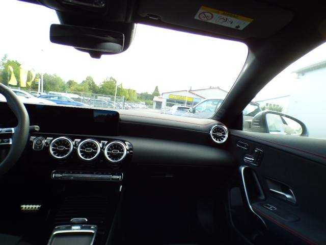 Mercedes-Benz CLA Shooting Brake 250 4M AMG line Premium Anhängerkupplung Verkehrszeichen AssistentMulibeam LED Fernlicht-Assistent Head-Up Display Panorama Schiebedach Totwinkel-Assistent Kamera Modeljahr 2025 