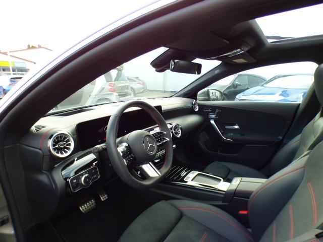 Mercedes-Benz CLA Shooting Brake 250 4M AMG line Premium Anhängerkupplung Verkehrszeichen AssistentMulibeam LED Fernlicht-Assistent Head-Up Display Panorama Schiebedach Totwinkel-Assistent Kamera Modeljahr 2025 